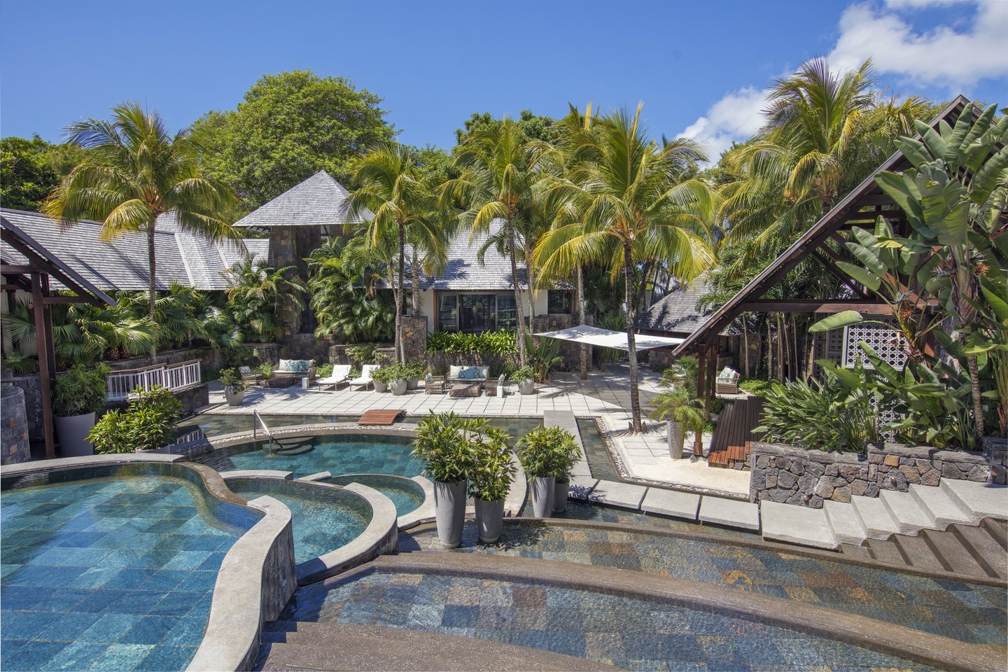 منتجع رويال بالم بيتش كومبر لاكشري